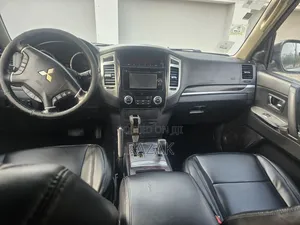 Mitsubishi Pajero 2017 Off white