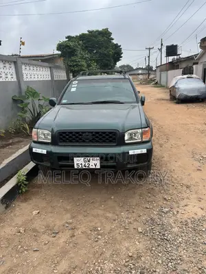 Nissan Pathfinder 2002 Green