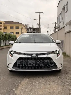 Toyota Corolla LE 2021 White