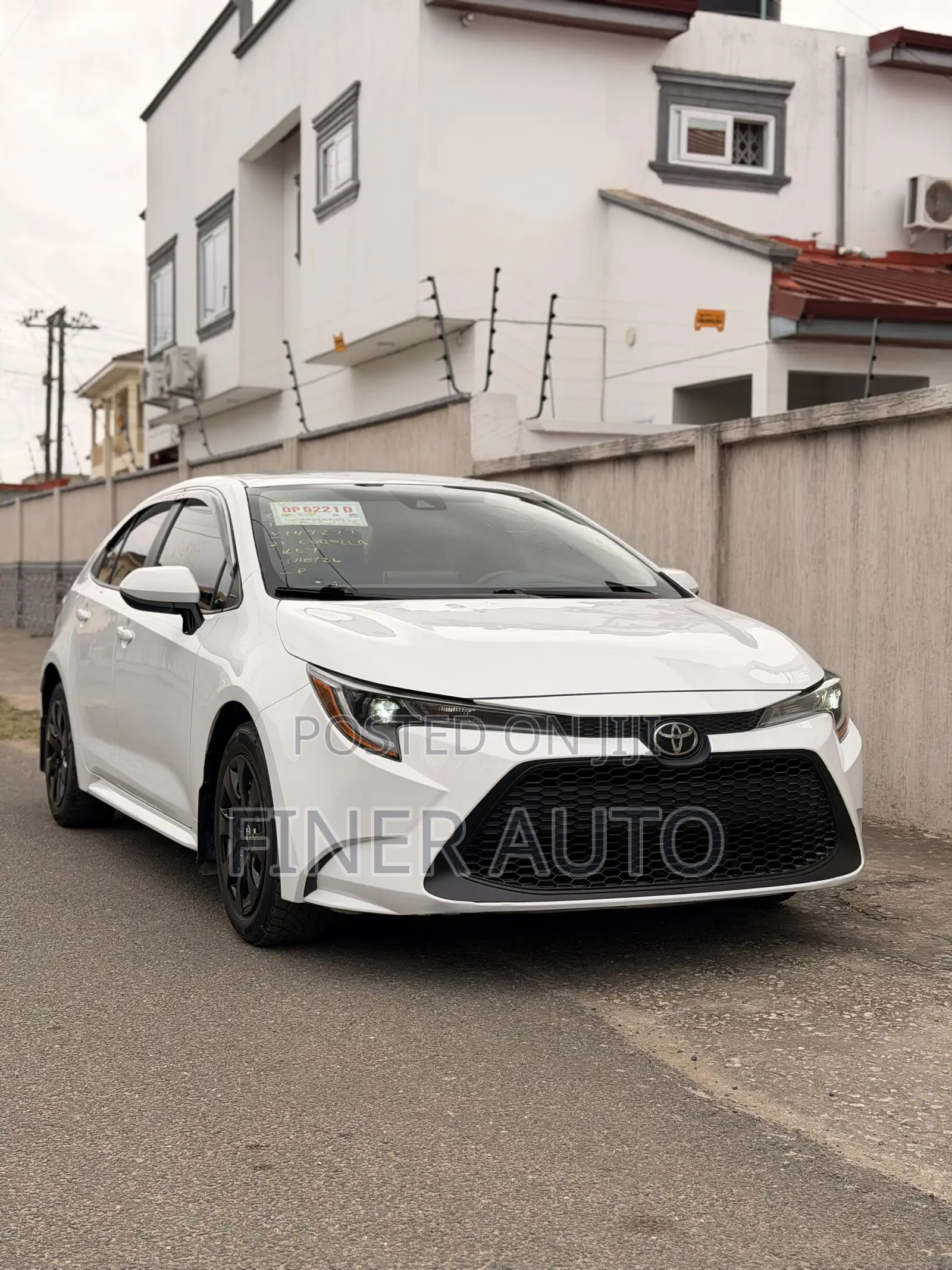 Toyota Corolla LE 2021 White