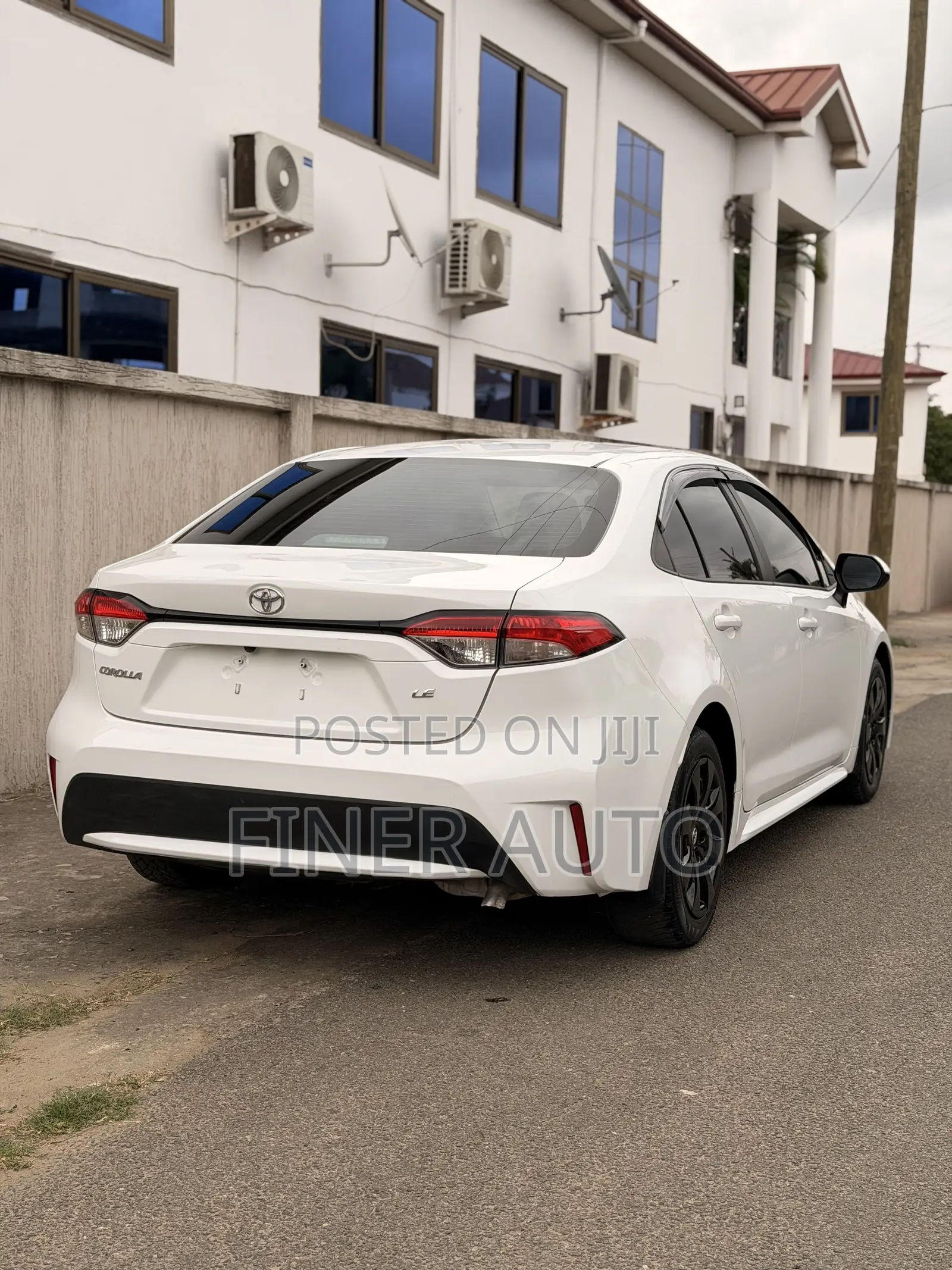 Toyota Corolla LE 2021 White