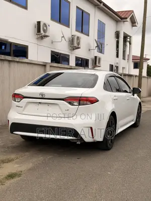 Toyota Corolla LE 2021 White