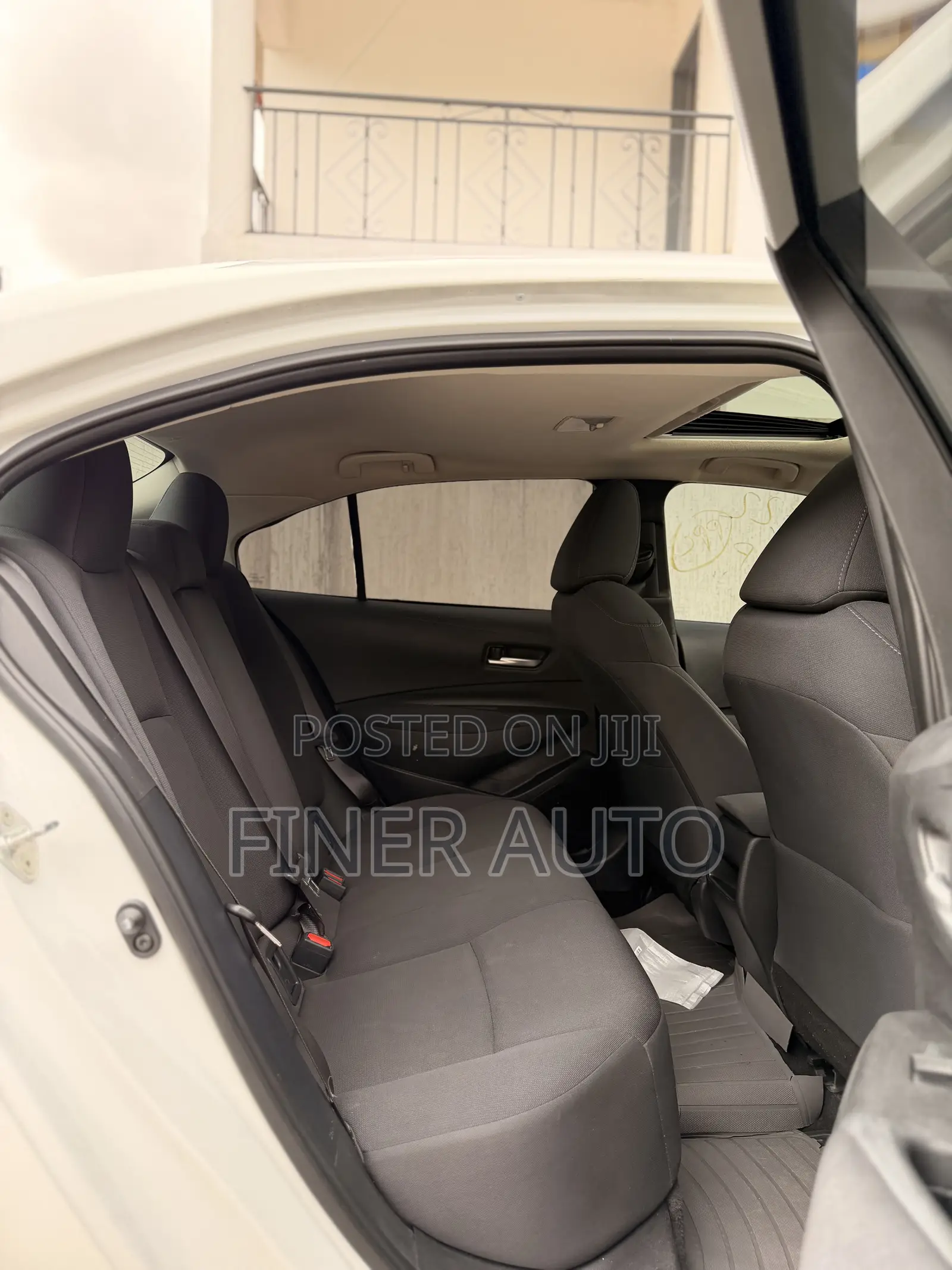 Toyota Corolla LE 2021 White