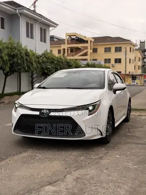 Toyota Corolla LE 2021 White