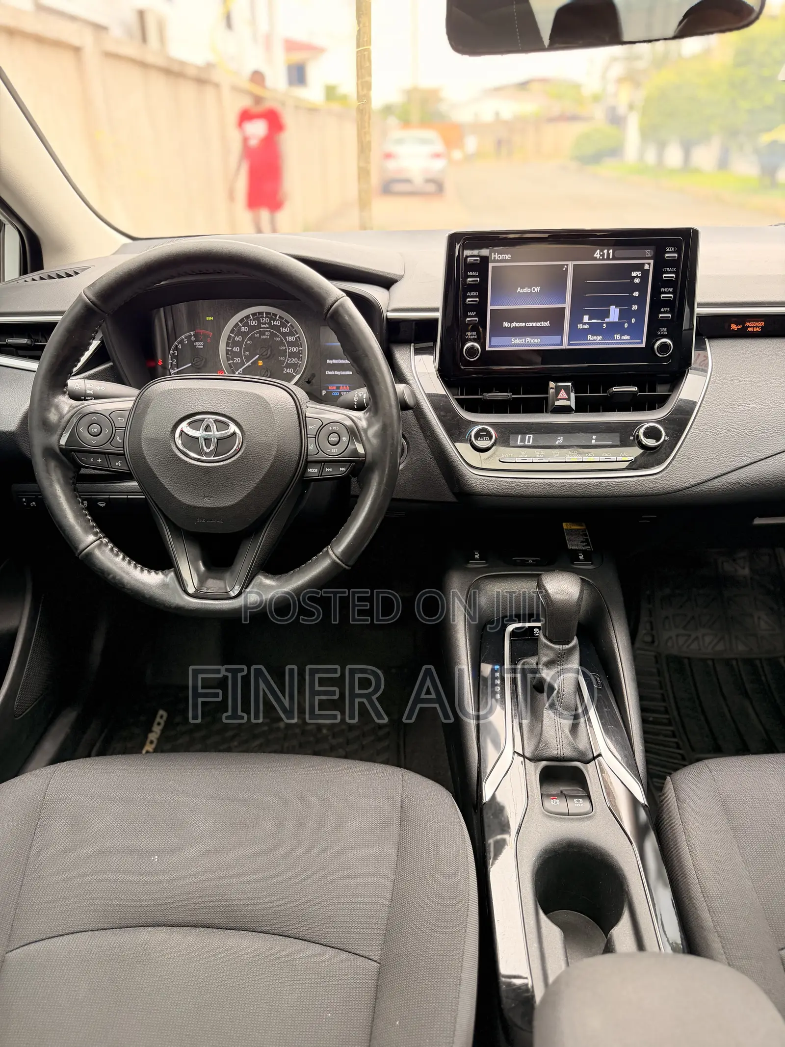 Toyota Corolla LE 2021 White