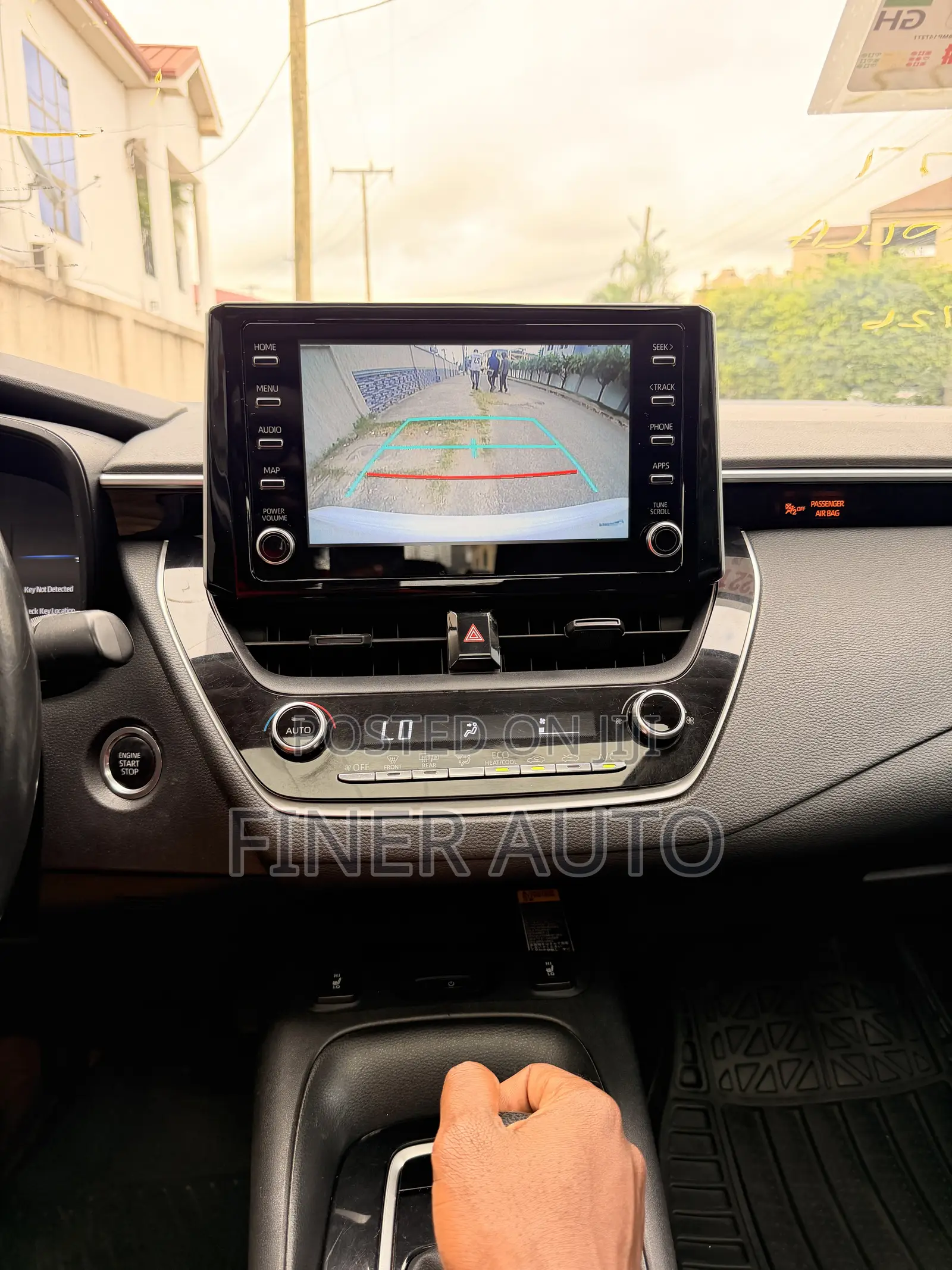 Toyota Corolla LE 2021 White
