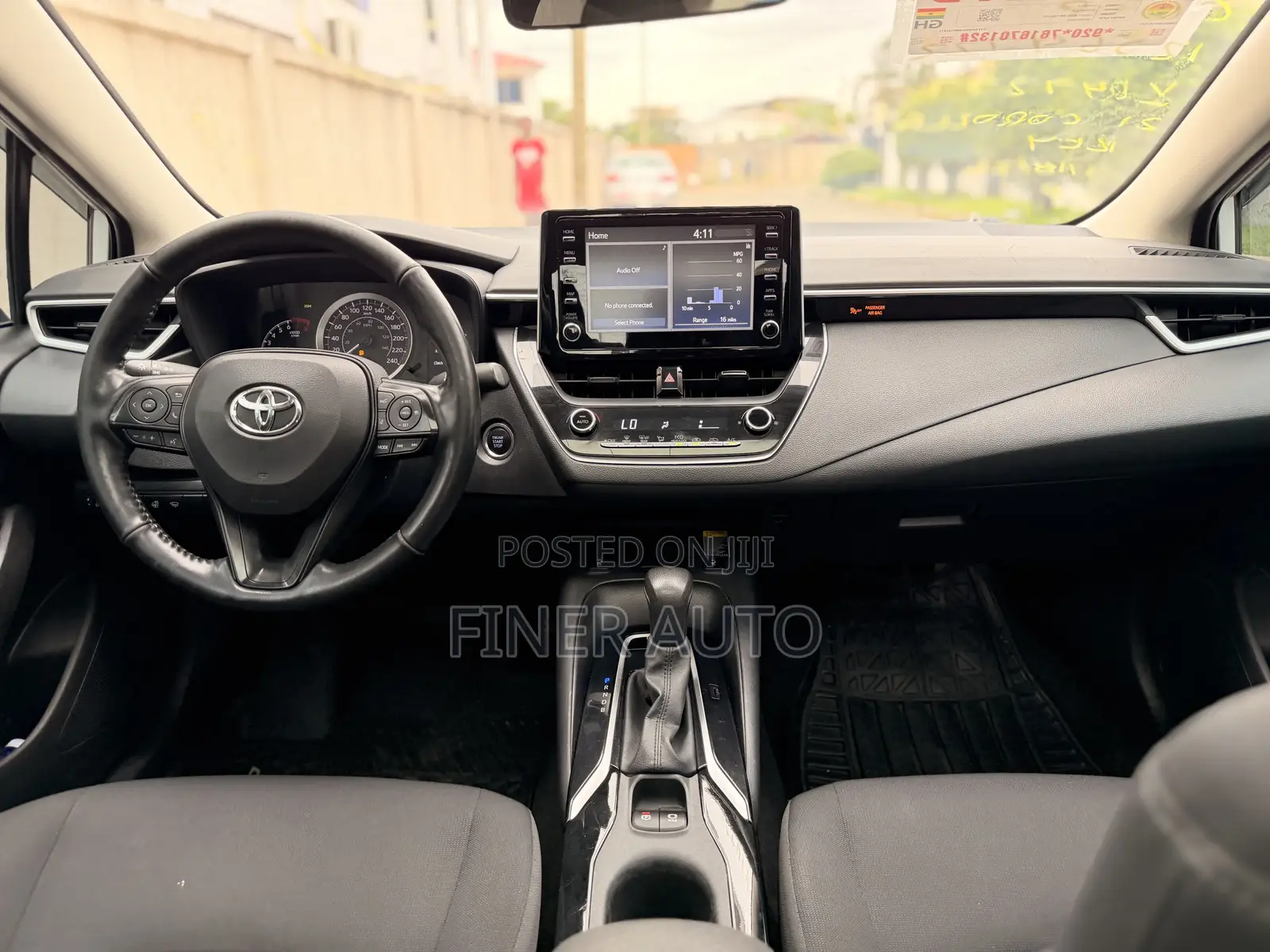 Toyota Corolla LE 2021 White