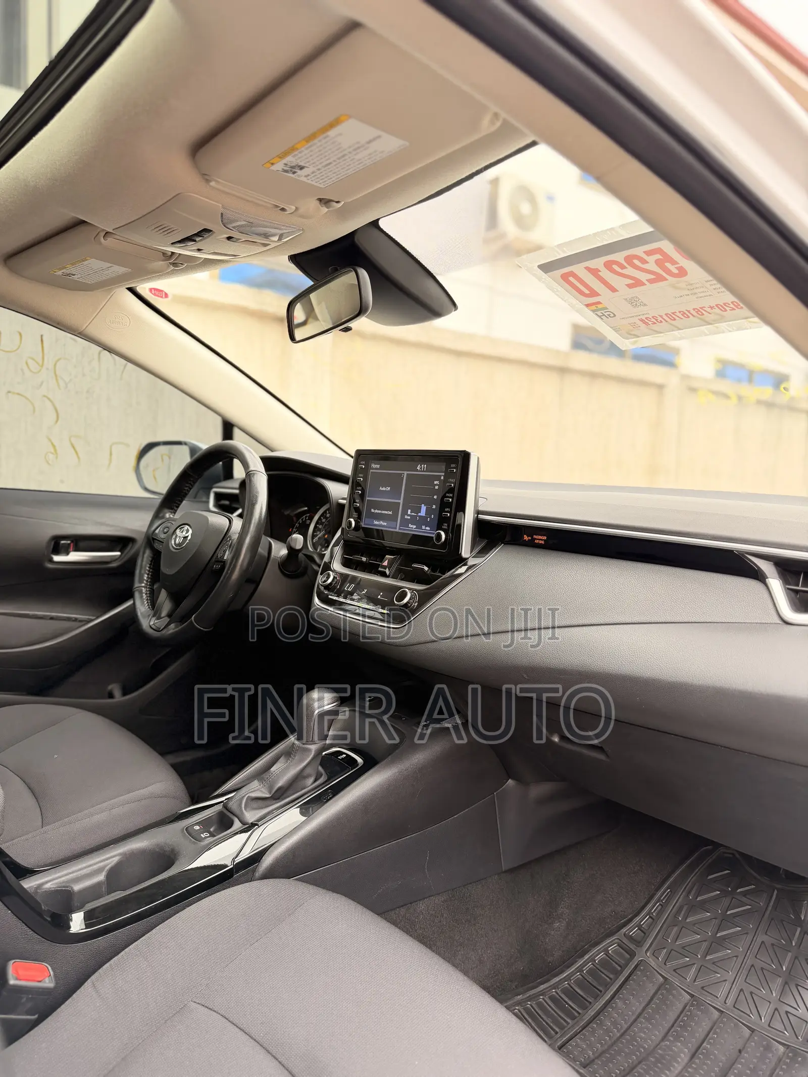 Toyota Corolla LE 2021 White