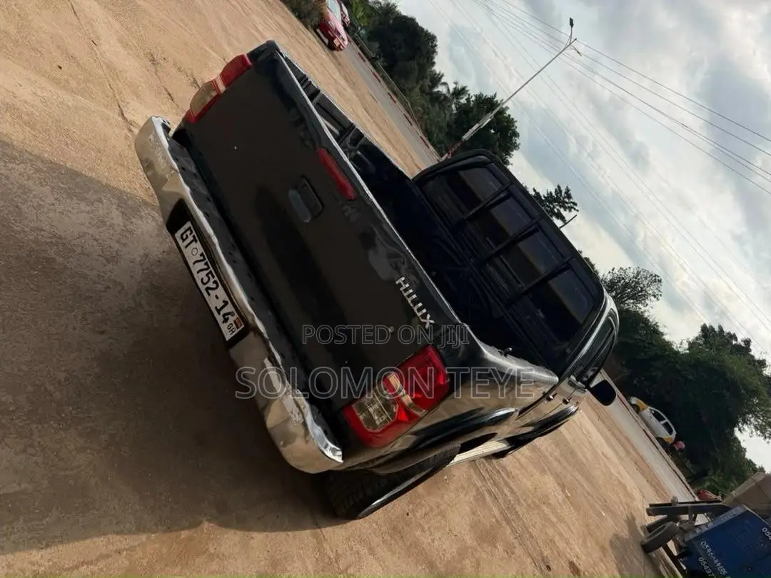 Toyota Hilux 2014 Black
