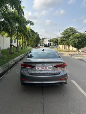 Hyundai Elantra SEL 2018 Silver