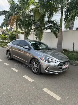 Hyundai Elantra SEL 2018 Silver