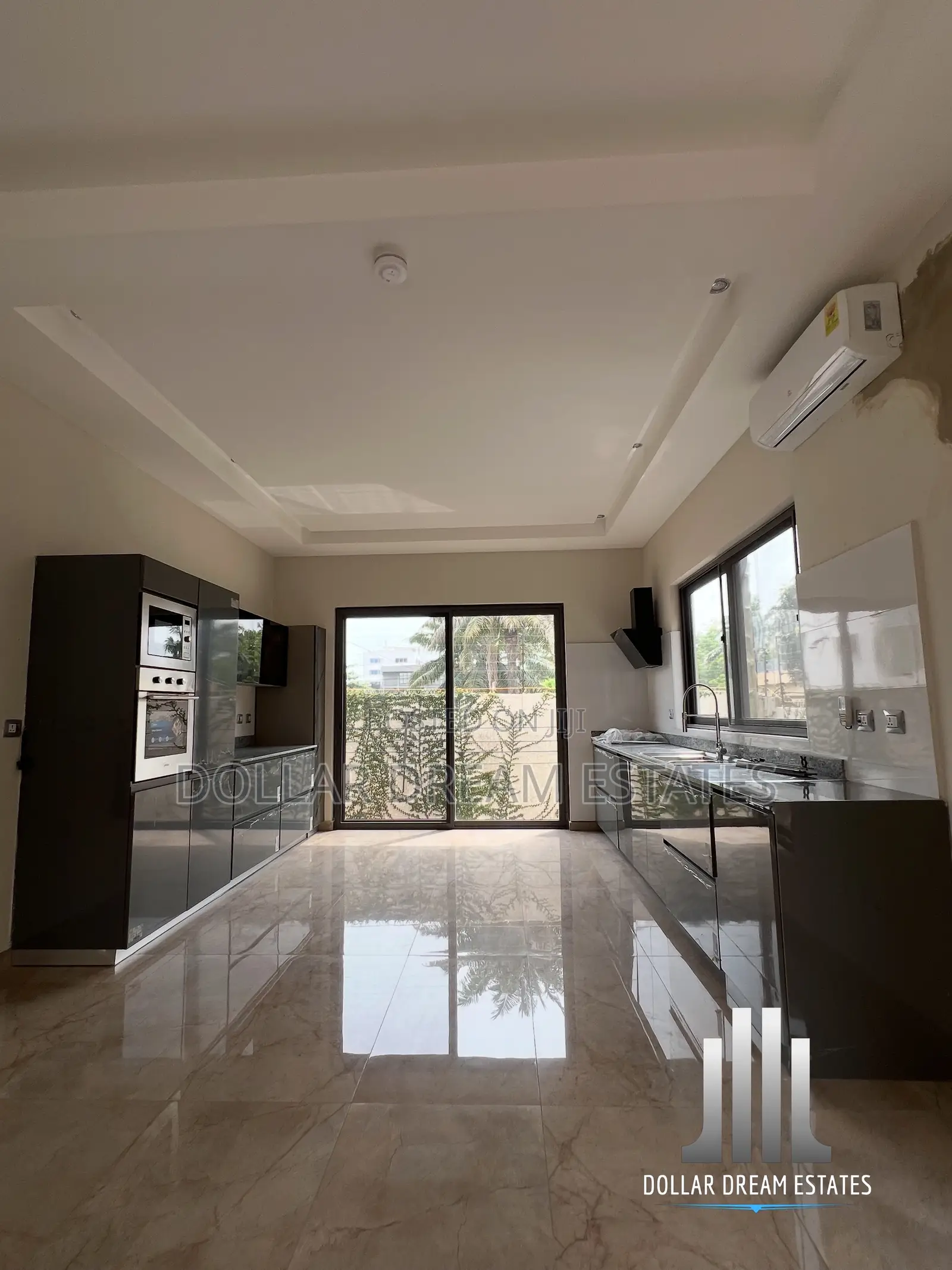 4bdrm Townhouse / Terrace in Airport Residential Area for rent