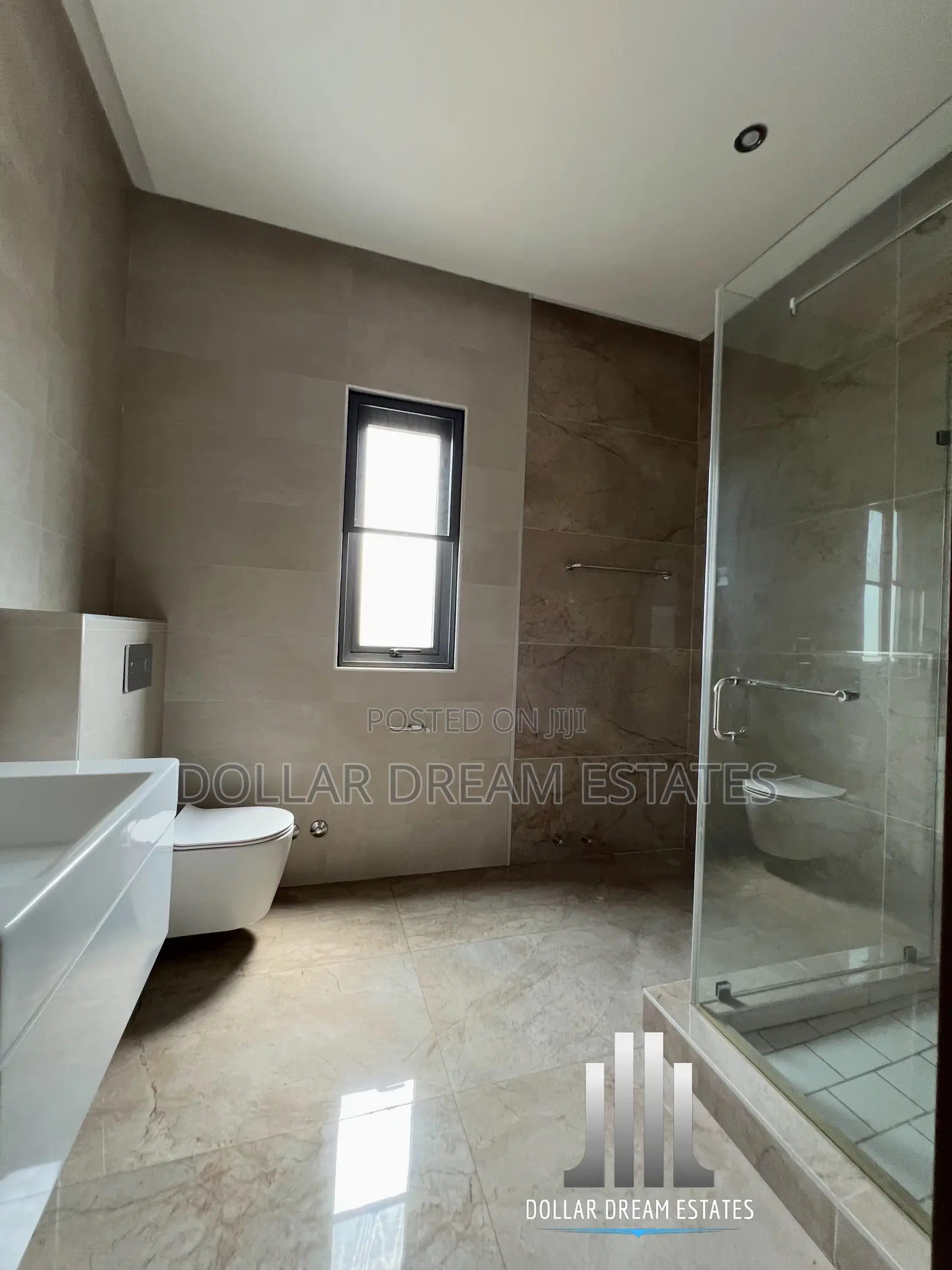 4bdrm Townhouse / Terrace in Airport Residential Area for rent