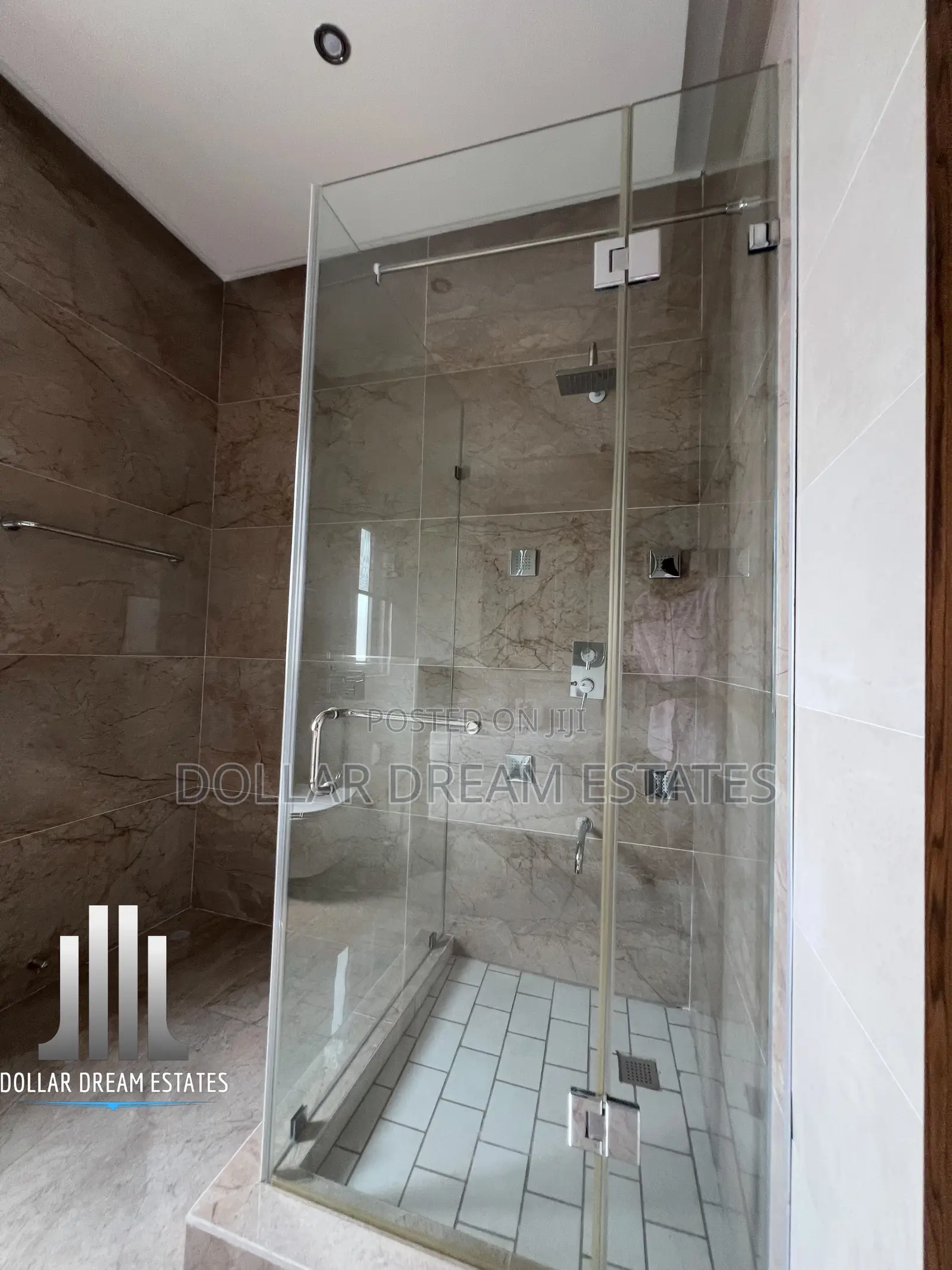 4bdrm Townhouse / Terrace in Airport Residential Area for rent