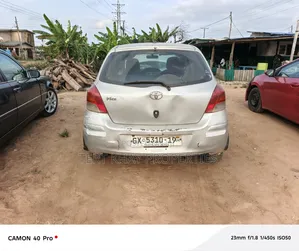 Toyota Vitz 2010 Silver
