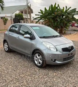 Toyota Yaris Base Hatchback 3dr 2010 Gray