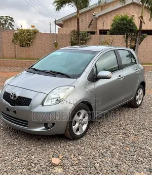 Toyota Yaris Base Hatchback 3dr 2010 Gray