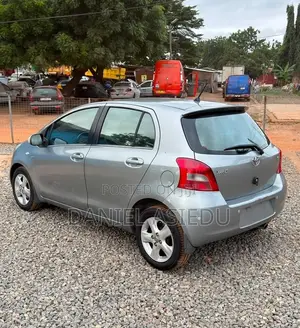 Toyota Yaris Base Hatchback 3dr 2010 Gray