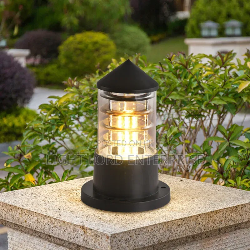 Pointed Mouth Pilar Light