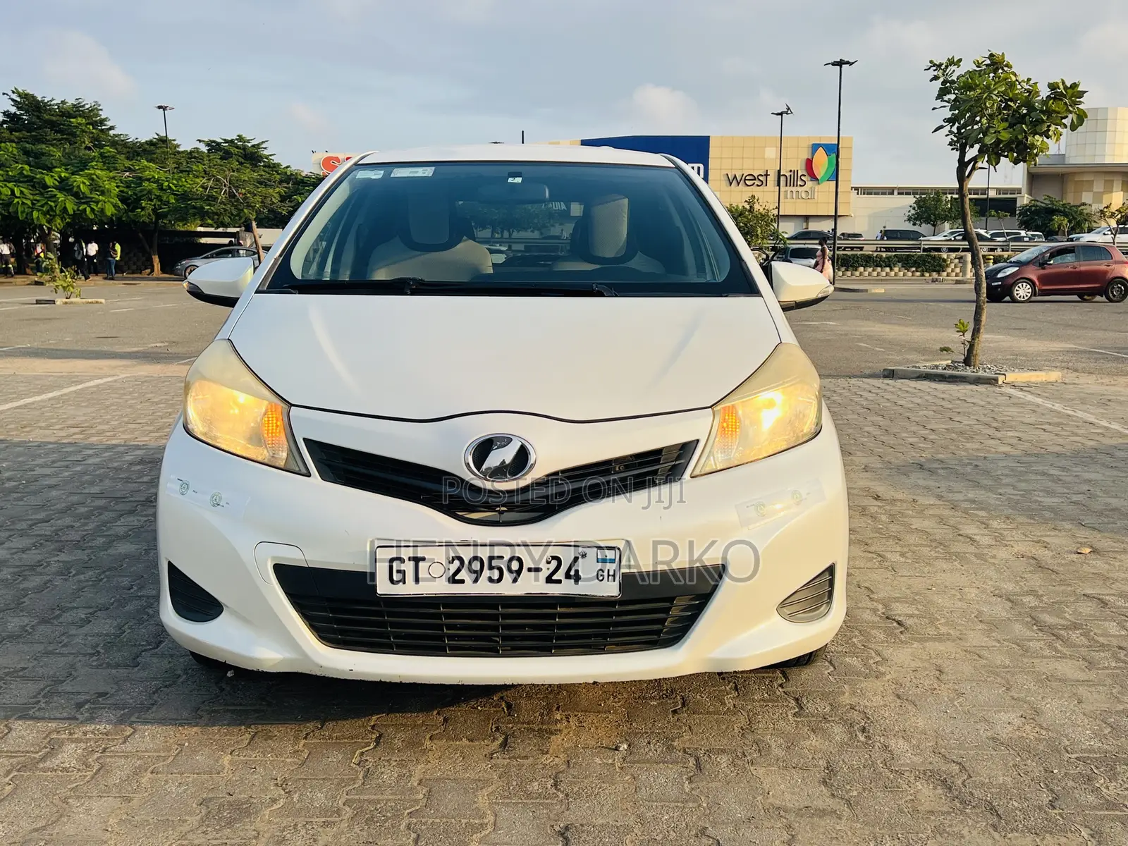 Toyota Vitz 2013 White
