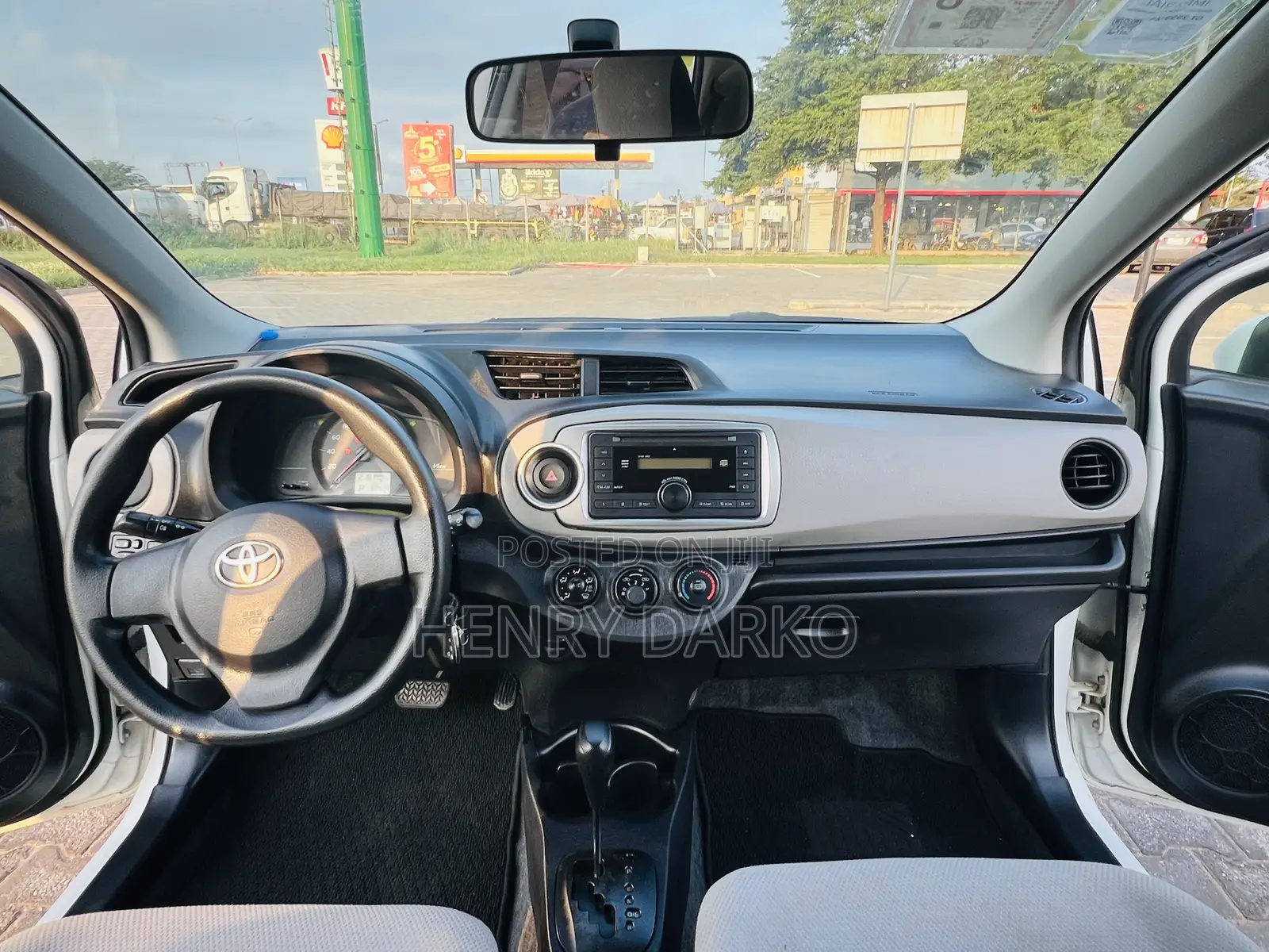 Toyota Vitz 2013 White