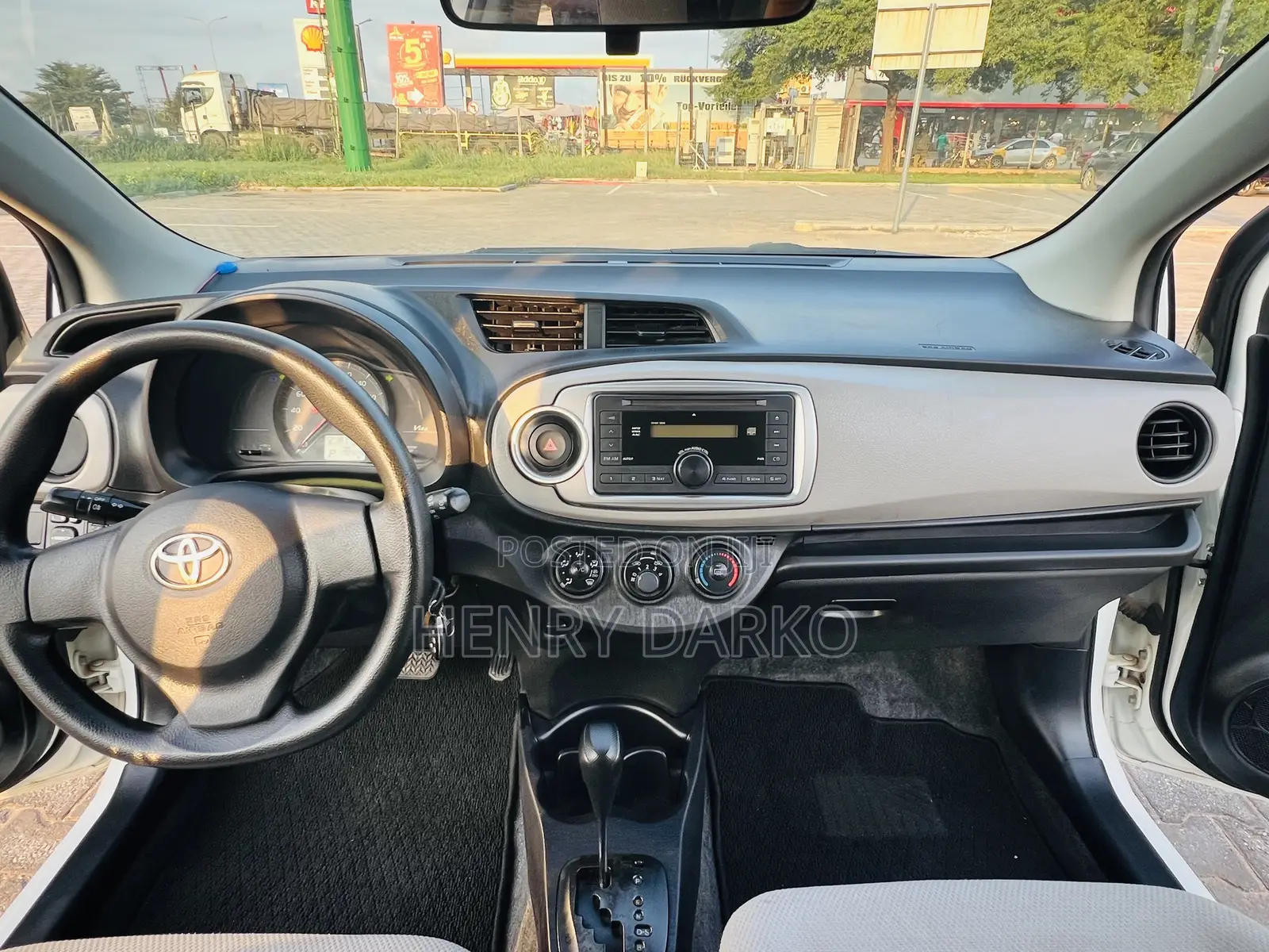 Toyota Vitz 2013 White