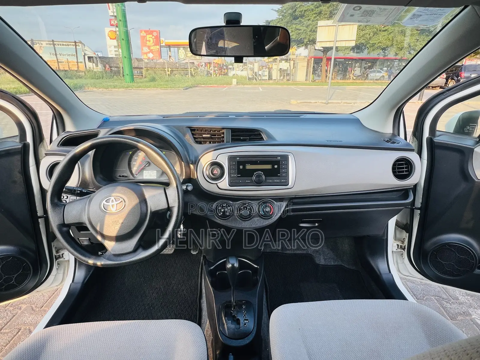 Toyota Vitz 2013 White