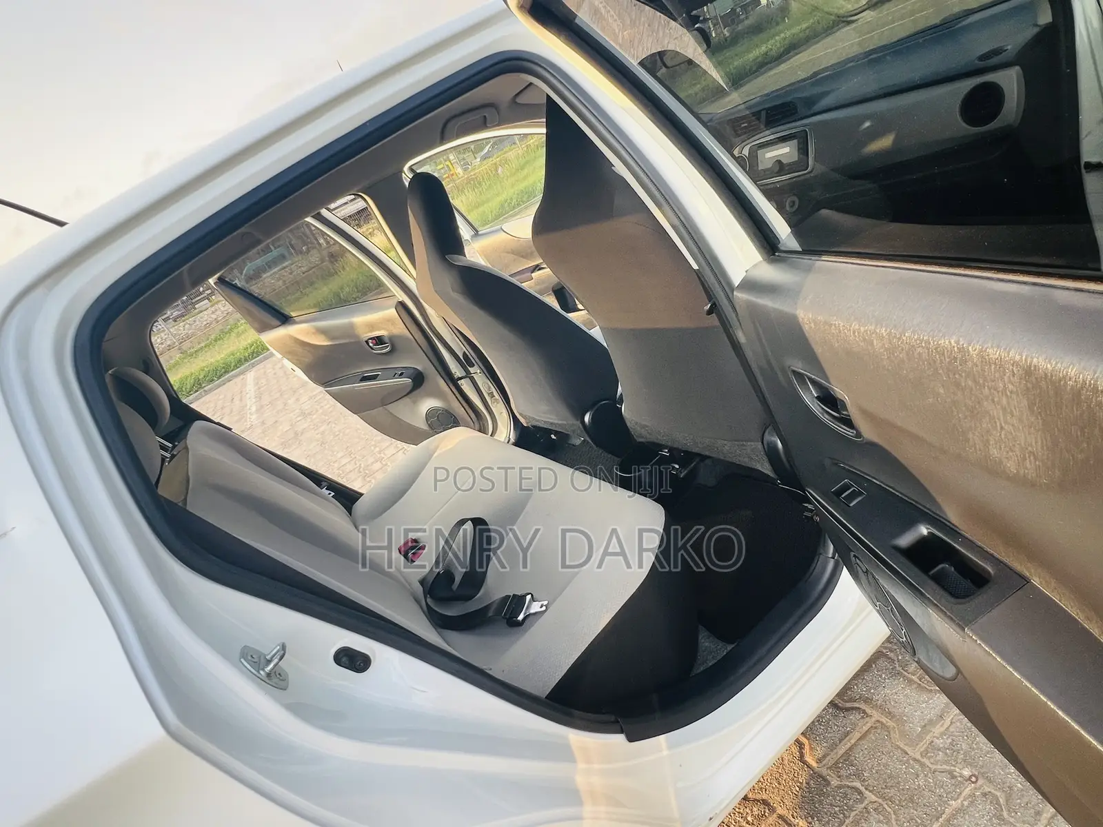 Toyota Vitz 2013 White