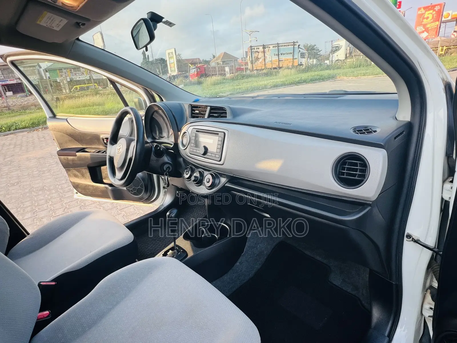 Toyota Vitz 2013 White