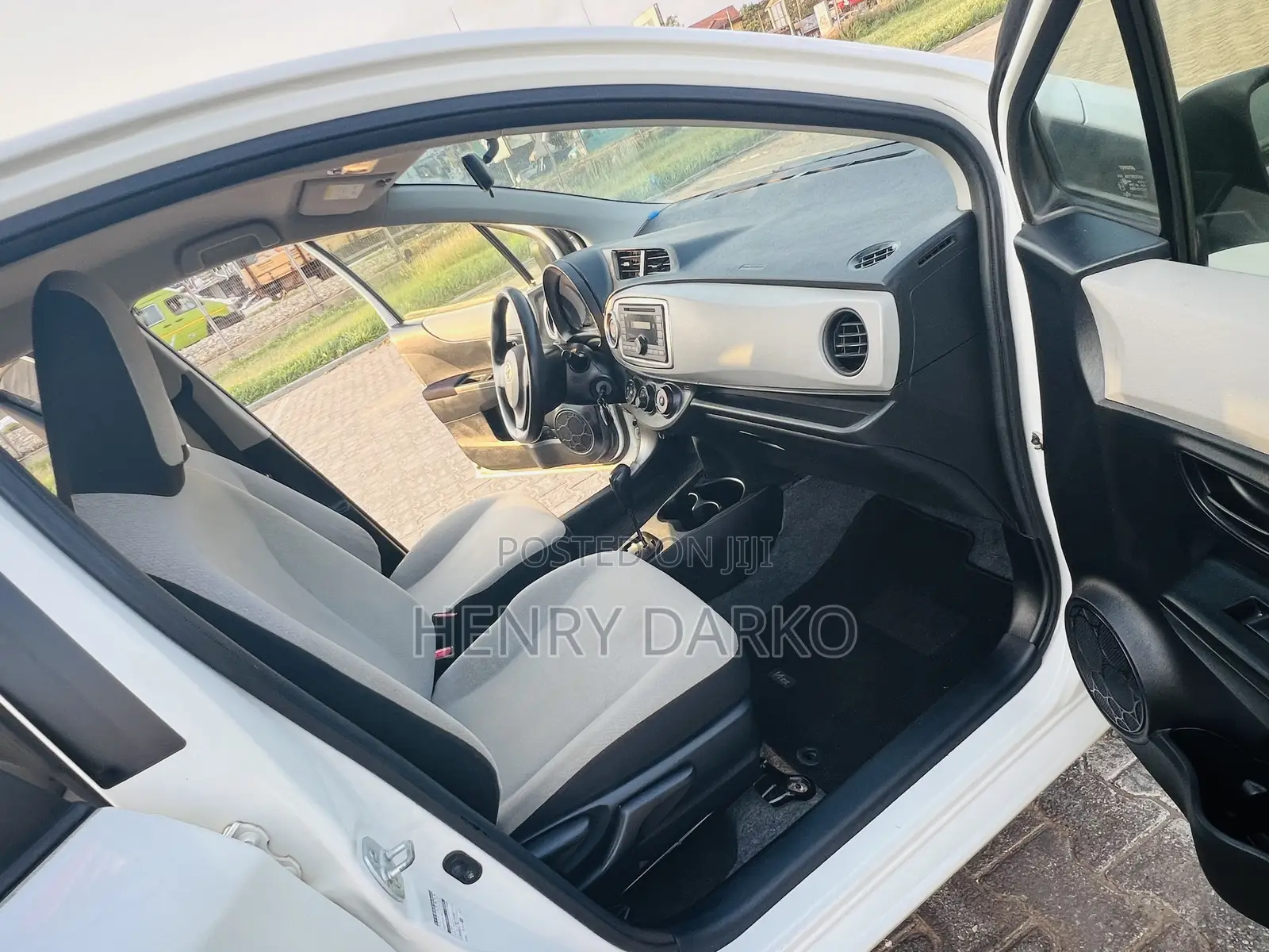 Toyota Vitz 2013 White