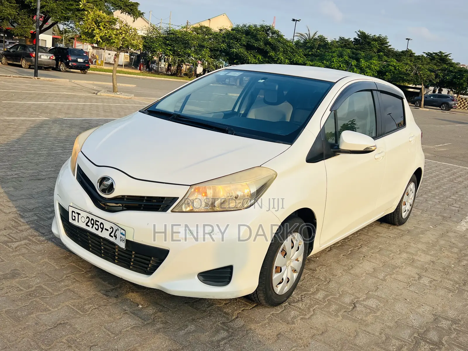 Toyota Vitz 2013 White
