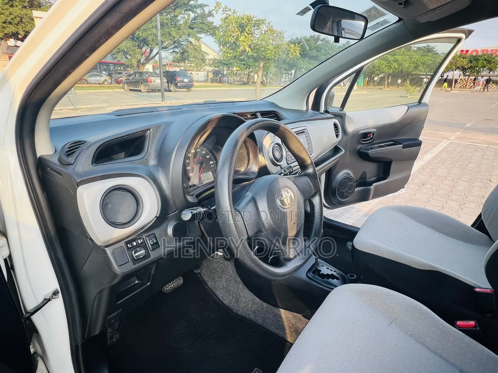 Toyota Vitz 2013 White
