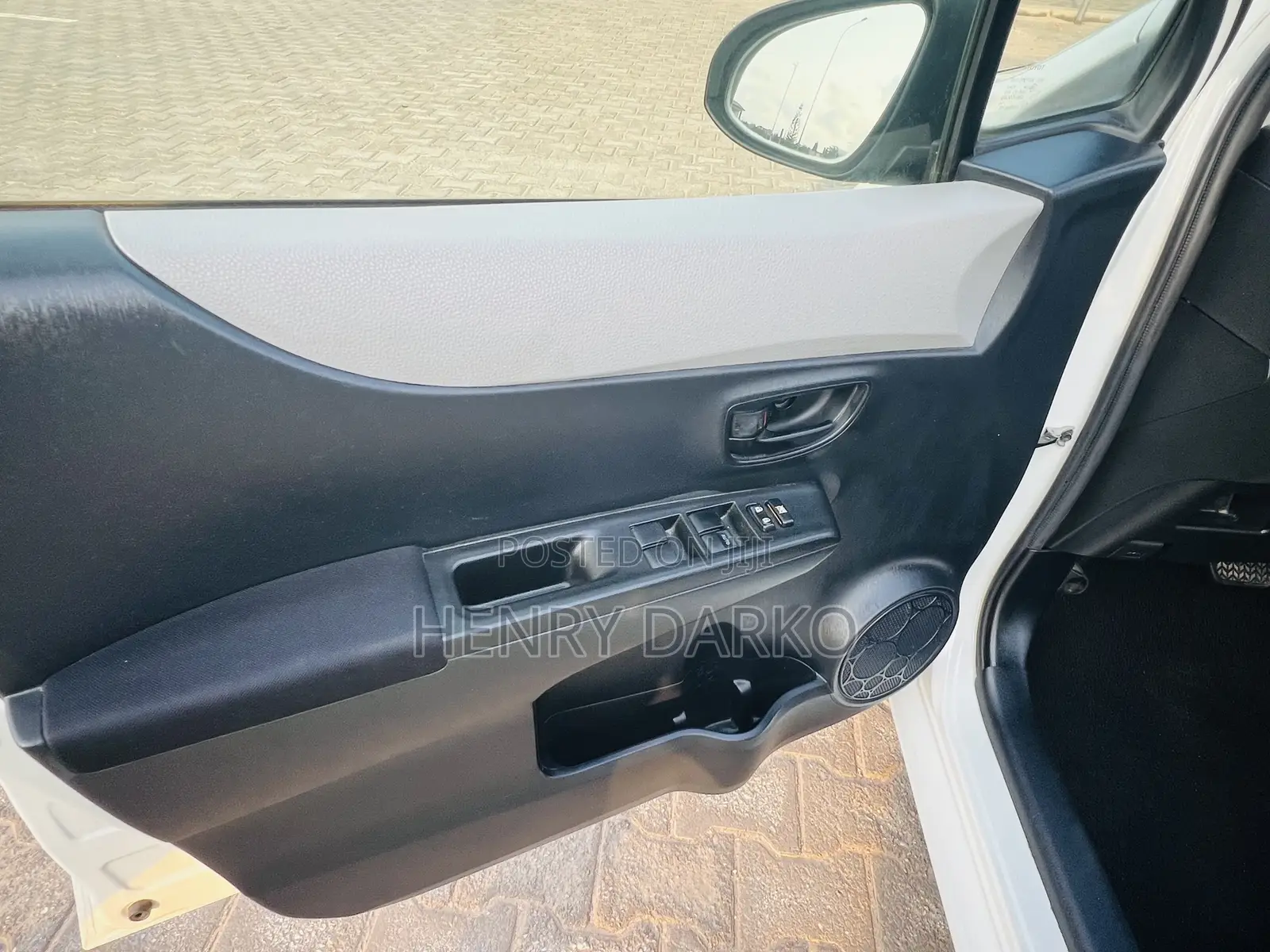 Toyota Vitz 2013 White