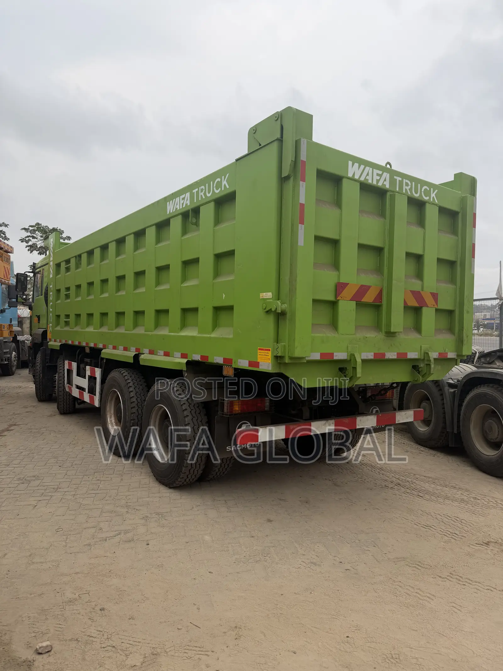8X4 Tipper Truck