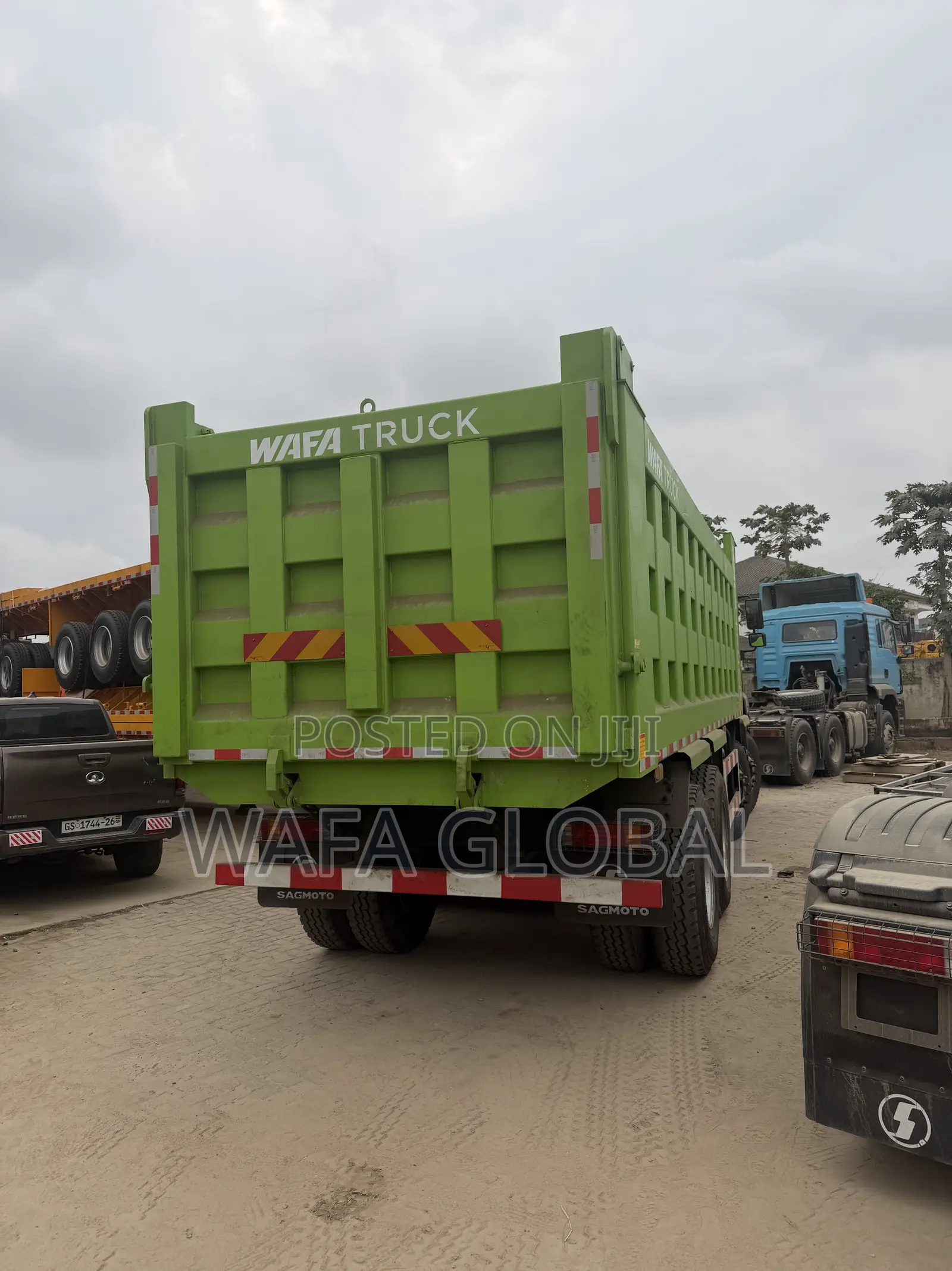 8X4 Tipper Truck