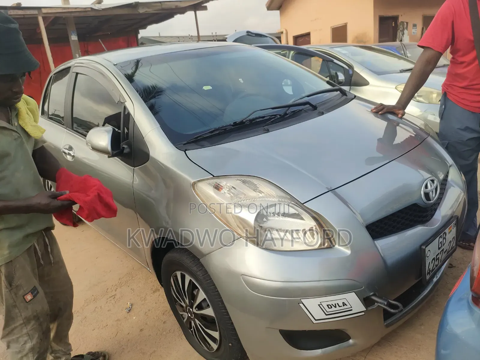 Toyota Vitz 2010 Silver