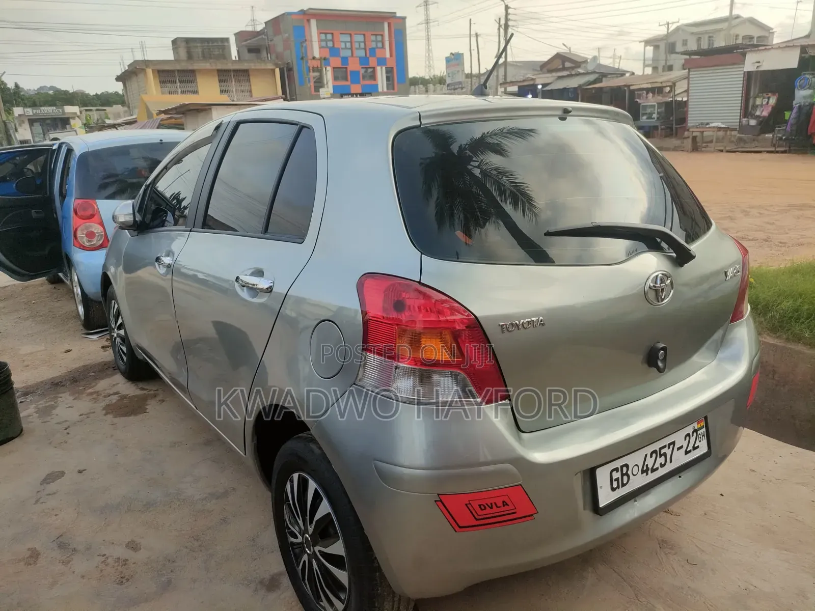 Toyota Vitz 2010 Silver