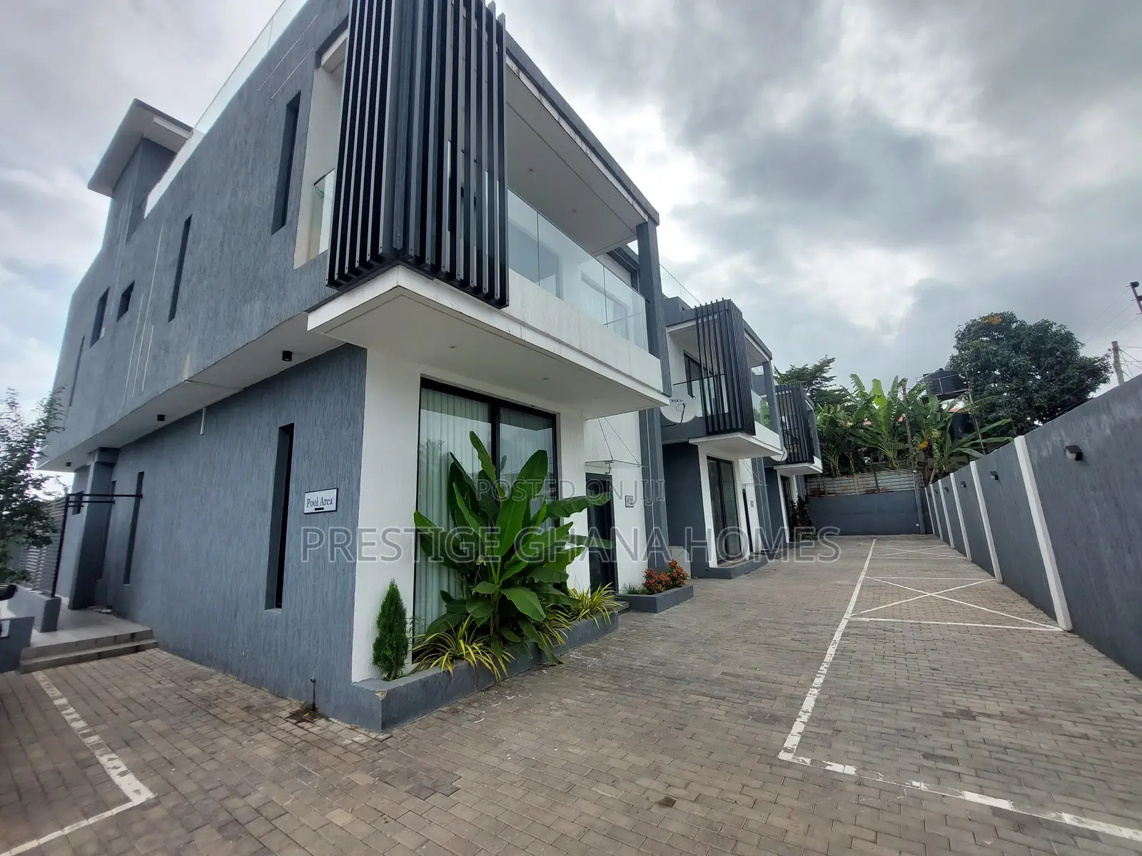3bdrm Townhouse / Terrace in Dzorwulu for rent