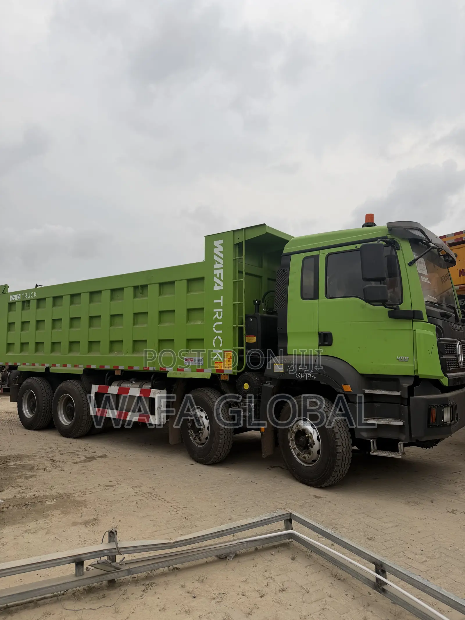 8X4 Tipper Truck