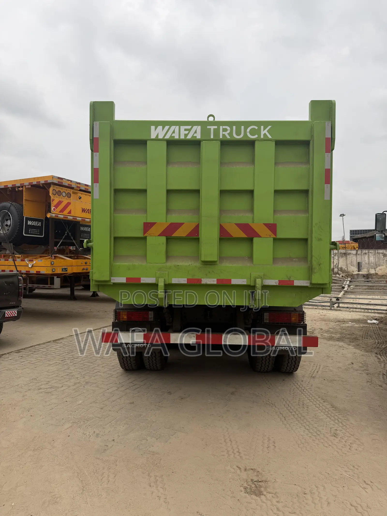 8X4 Tipper Truck