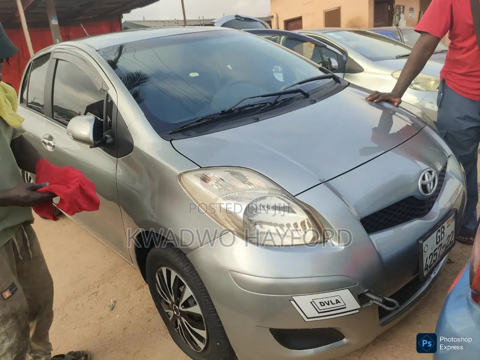 Toyota Vitz 2010 Silver