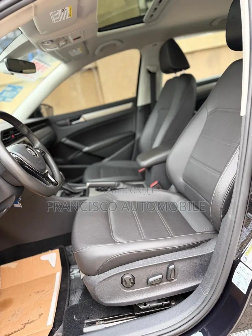 Volkswagen Passat 2.0T SE 2022 Black