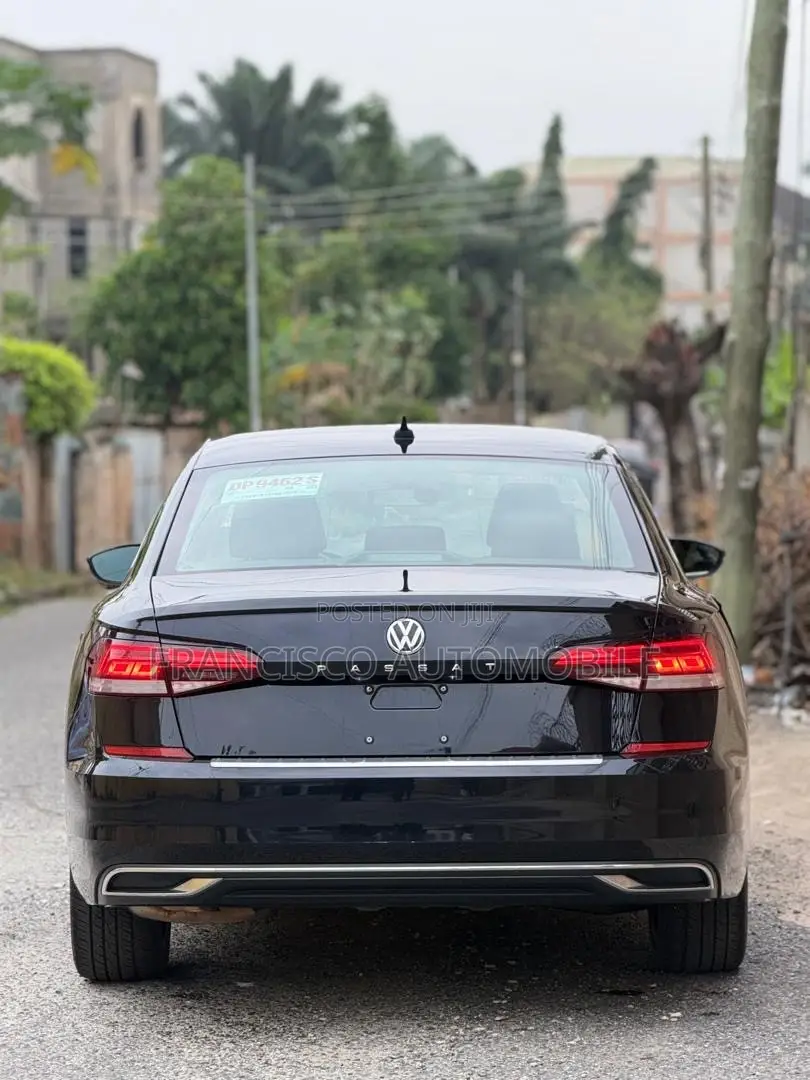 Volkswagen Passat 2.0T SE 2022 Black