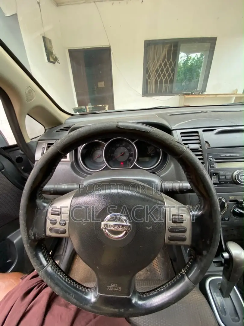 Nissan Versa 1.8 S Hatchback 2007