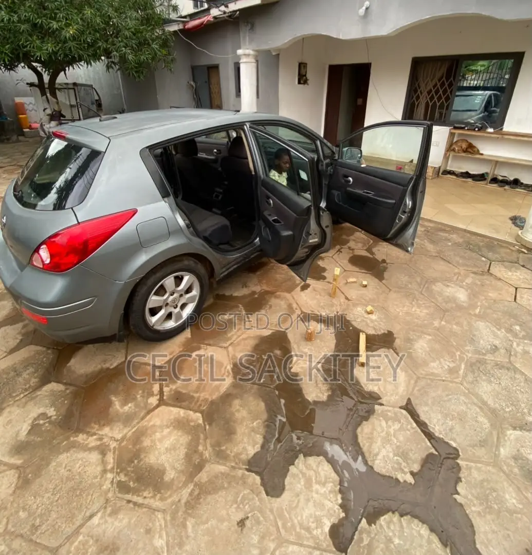 Nissan Versa 1.8 S Hatchback 2007