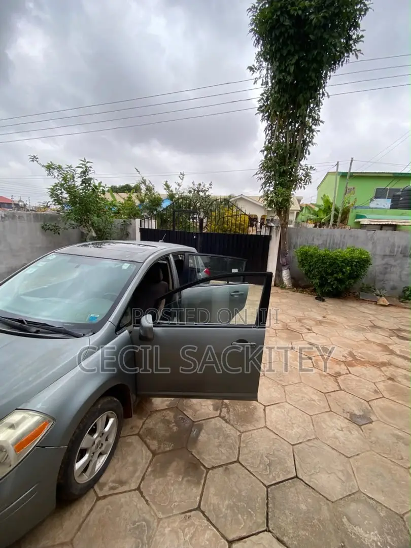 Nissan Versa 1.8 S Hatchback 2007