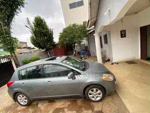 Nissan Versa 1.8 S Hatchback 2007