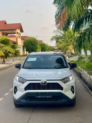 Toyota RAV4 XLE 2025 White