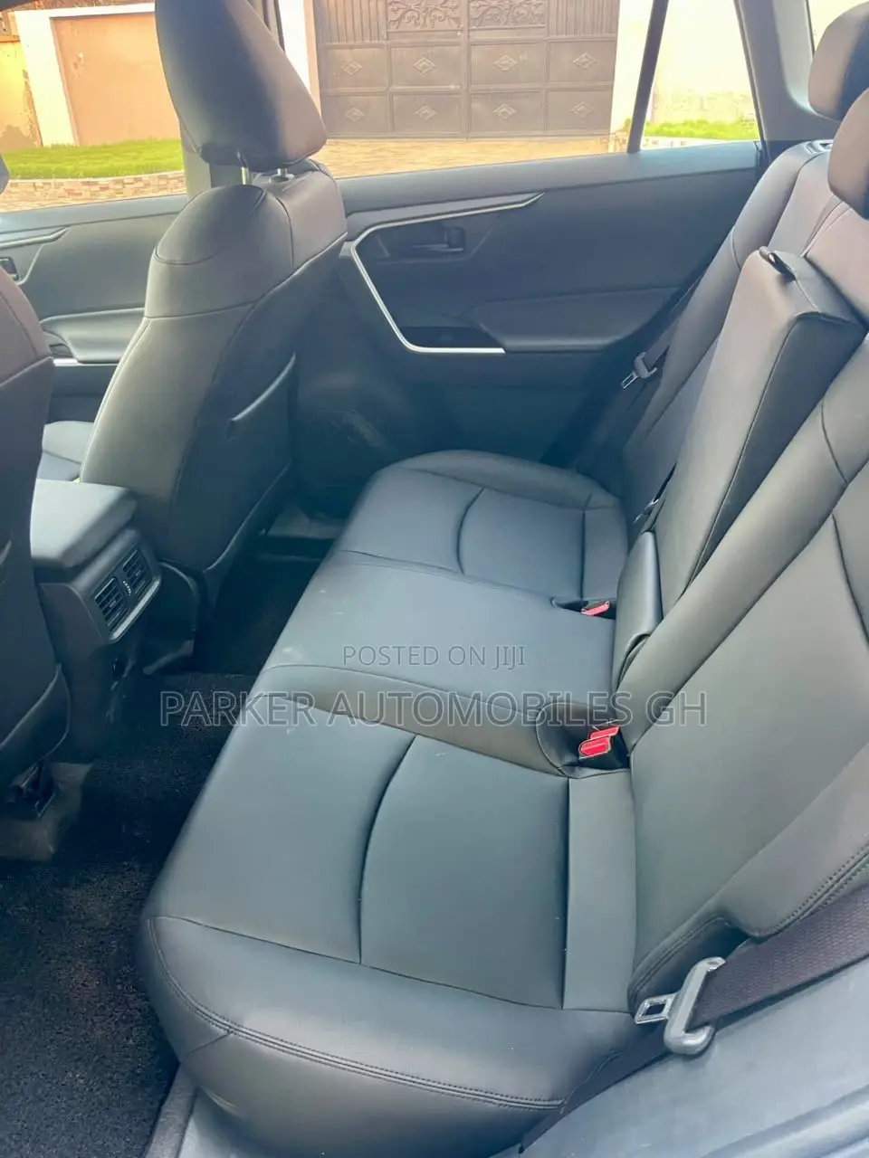Toyota RAV4 XLE 2025 White