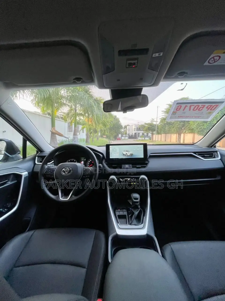 Toyota RAV4 XLE 2025 White